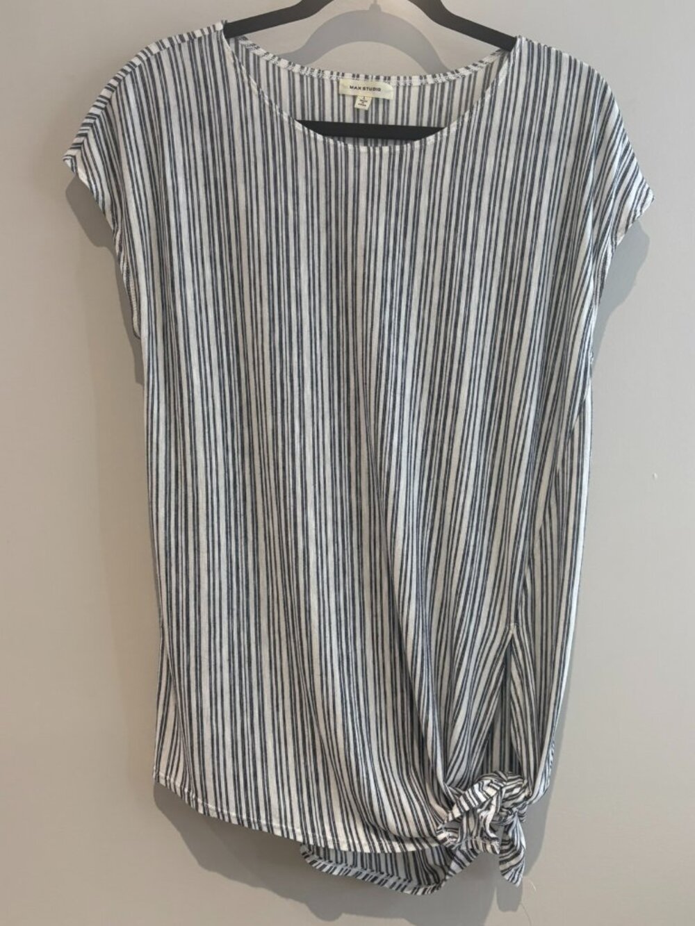 Max Studio Navy Blue & White Pinstripe Long Top Asymmetrical Hem W/Tie